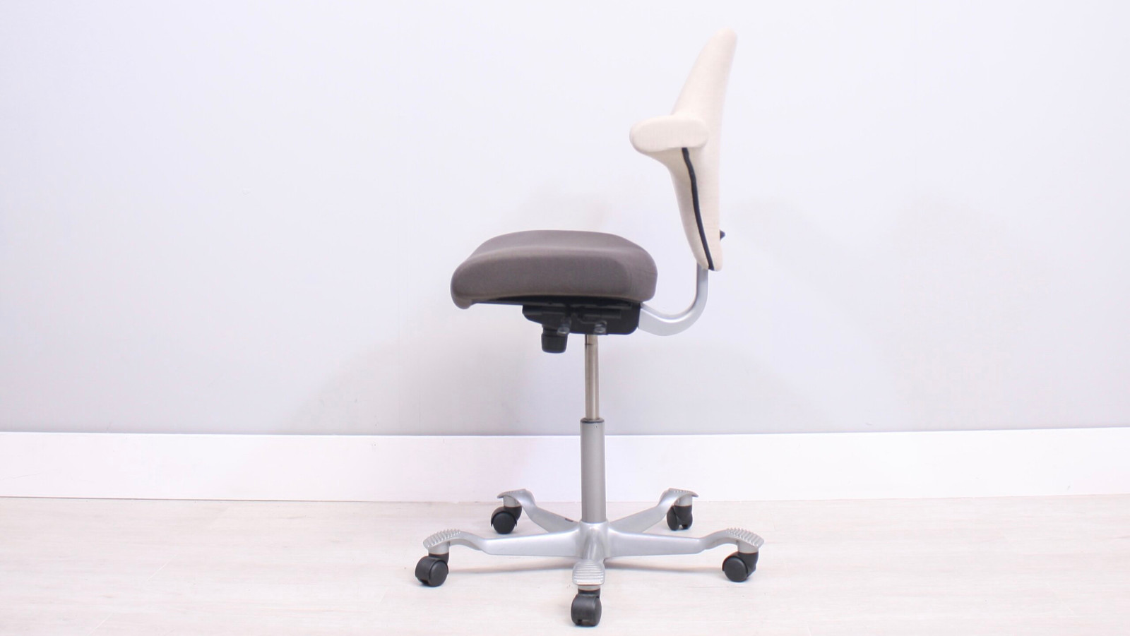 De Wereld van Refurbished Bureaustoelen